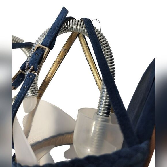 Stuart Weitzman  - Picture 12 of 15